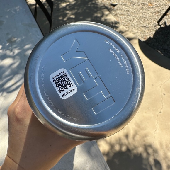 YETI Rambler® 26 oz Water Bottle w/ Chug Cap – Cape Taupe – NWT - Picture 4 of 4